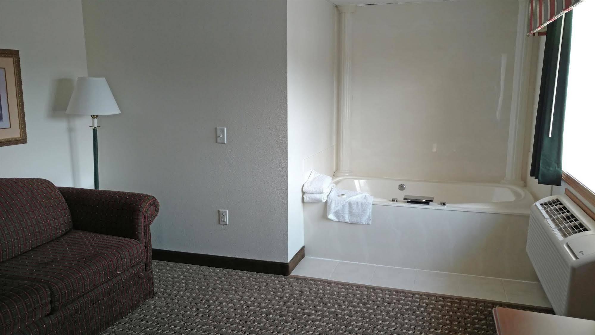 Americas Best Value Inn Annandale Екстер'єр фото