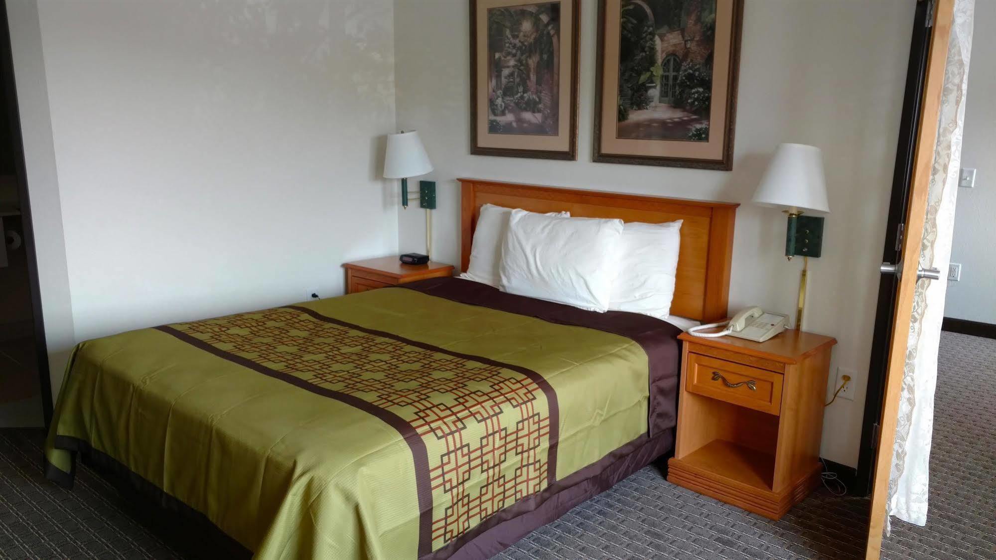 Americas Best Value Inn Annandale Екстер'єр фото
